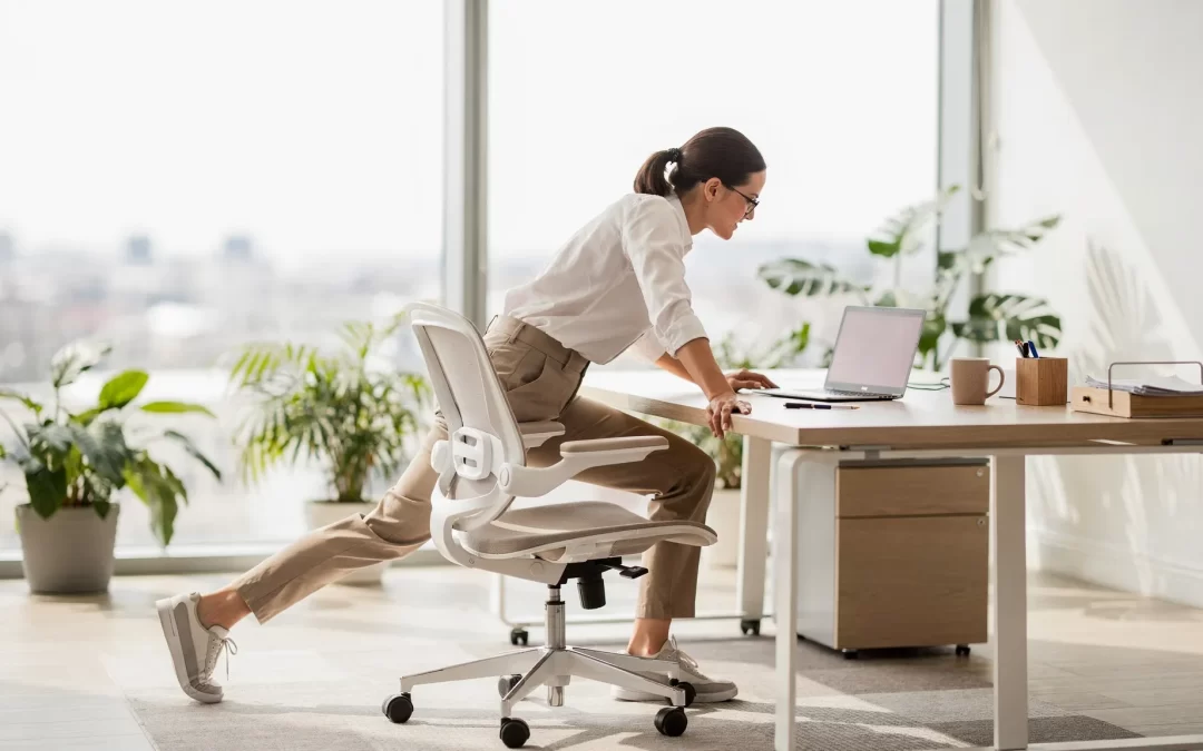 Dolor lumbar por escritorio: causas y estiramientos útiles
