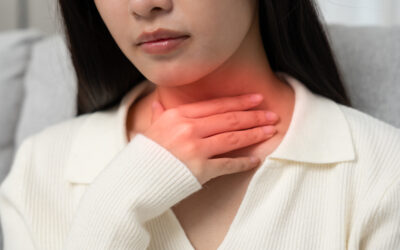 Asian woman put on neck due to a sore throat. female tonsillitis causes a inflammation. treated by taking water, taking antibiotics, consult a doctor, virus, corona virus, Influenza, flu