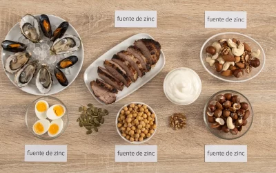 mesa-con-alimentos-ricos-en-zinc-ostras-y-otros-ma-1773180802456