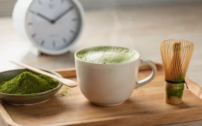 una-taza-de-matcha-recien-batido-con-espumado-fino-1770592447155